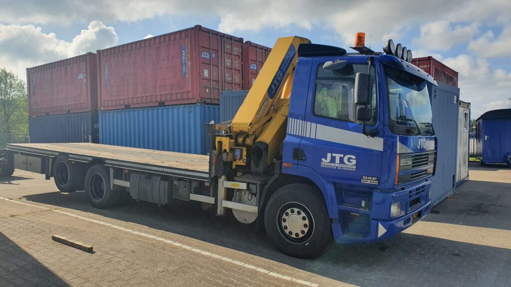 container op vrachtwagen